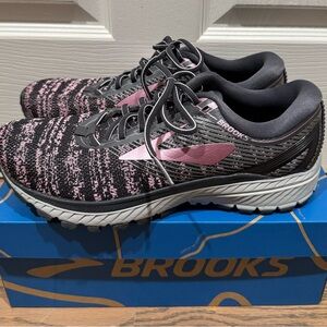 NIB Brooks Ghost 10 Women's Black and Pink Running Shoes